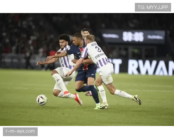 恰尔汗奥卢进攻效率全面领先，数据表现位列同位置球员之巅