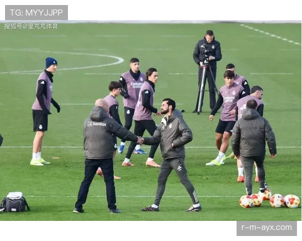 皇马内忧外患：战术僵化与更衣室裂痕正动摇豪门根基